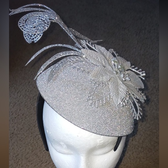 Cute and elegant women’s fascinator - Picture 1 of 3
